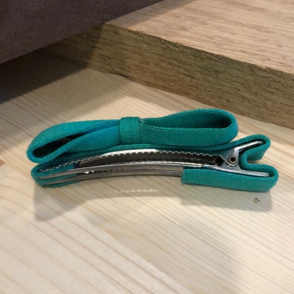 ModCloth hair bow clip - Picture 2 of 2